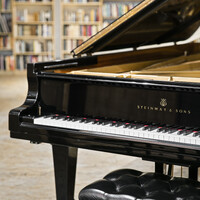 Oktaven Audio logo - Similar company to Malla Entertainment Group