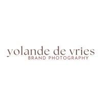 Yolande De Vries Photography logo - Similar company to Ivanweiss.London
