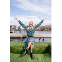Sarah Wills Photography logo - Similar company to Evolve