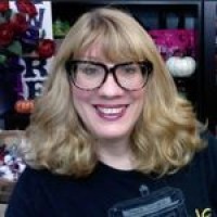 Queen of the Girl Geeks logo - Similar company to Smash Box Cosmetics