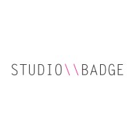 Studio Badge logo - Similar company to V&V - Les Agents Voix