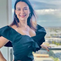 Renae's World logo - Similar company to Rcx