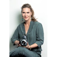 Annelies Damen Photography logo - Similar company to Pierce Brosnan