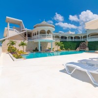 Travellers Beach Resort logo - Similar company to Sunset Paradise
