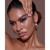 Luiza Lipinska - commercial beauty photographer logo - Similar company to Kimgarza - Creative Director / Beauty & Editorial Photographer