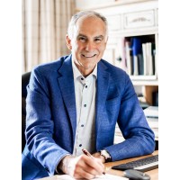 Équipe Peter Malouf logo - Similar company to P.J. Malouf & Co.