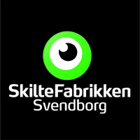 SkilteFabrikken Svendborg logo - Similar company to Adhost Aps