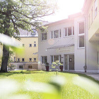 Klinik Menterschwaige logo - Similar company to Yagom Gmbh