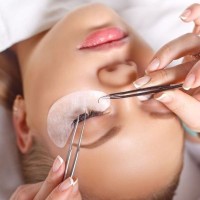 Doll Beauty Chicago Lashes logo - Similar company to Beautizon Instruments