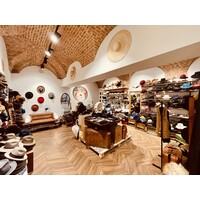 Le Szapo Hat Shop logo - Similar company to Nice Hat!