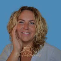 De Heldenreis: emotionele ondersteuning bij emigreren met kinderen logo - Similar company to Digneti