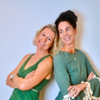 Those2Sisters logo - Similar company to Bekonstructive Marketing