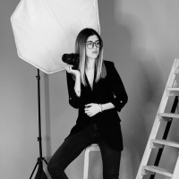KimGarza - Creative Director / Beauty & Editorial Photographer logo - Similar company to Mas Editorial