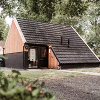 Het Houten Huisje 84 logo - Similar company to Energy Schoonmaak