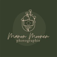 Manon Moonen Photographie logo - Similar company to Solly - La Carte Solidaire